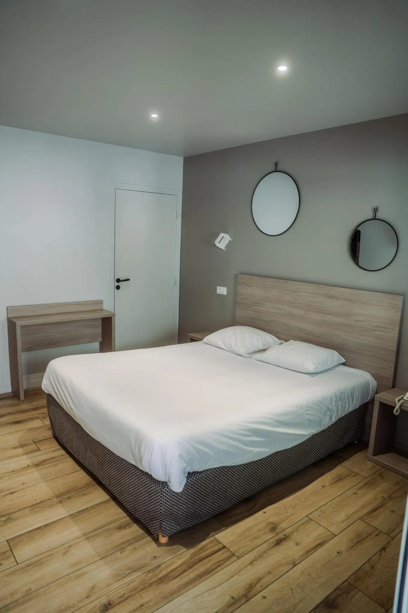 Bed in LOGIS -Hotel & Restaurant de la Place