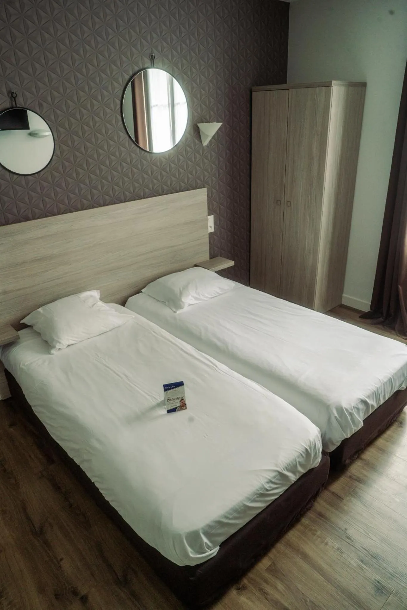 Bed in LOGIS -Hotel & Restaurant de la Place