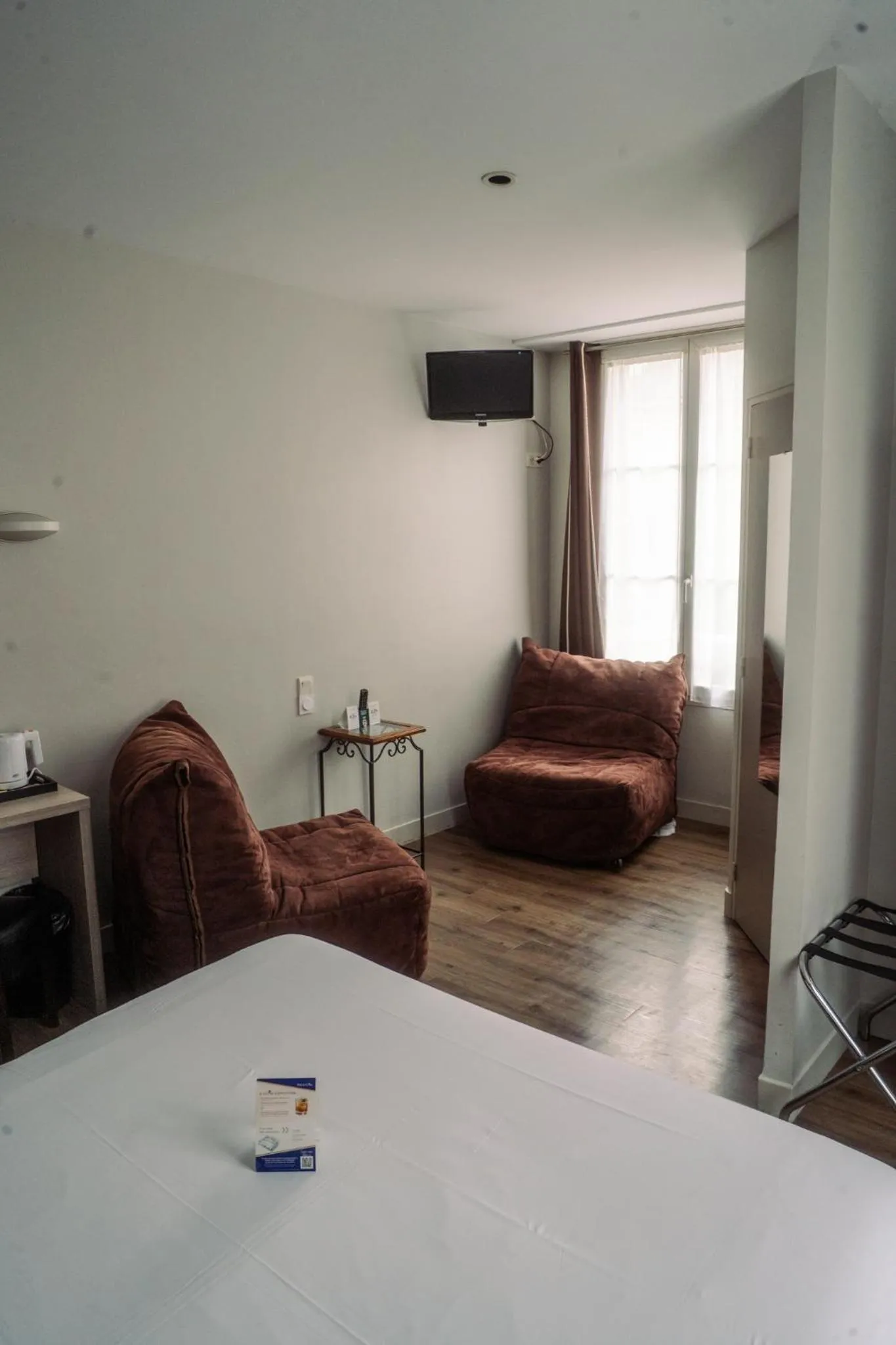 Bed in LOGIS -Hotel & Restaurant de la Place