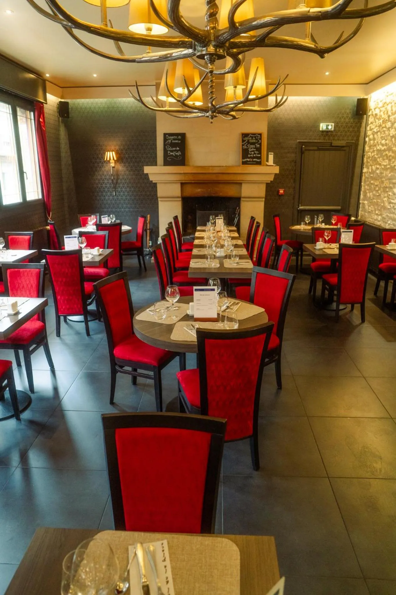 Restaurant/places to eat in LOGIS -Hotel & Restaurant de la Place