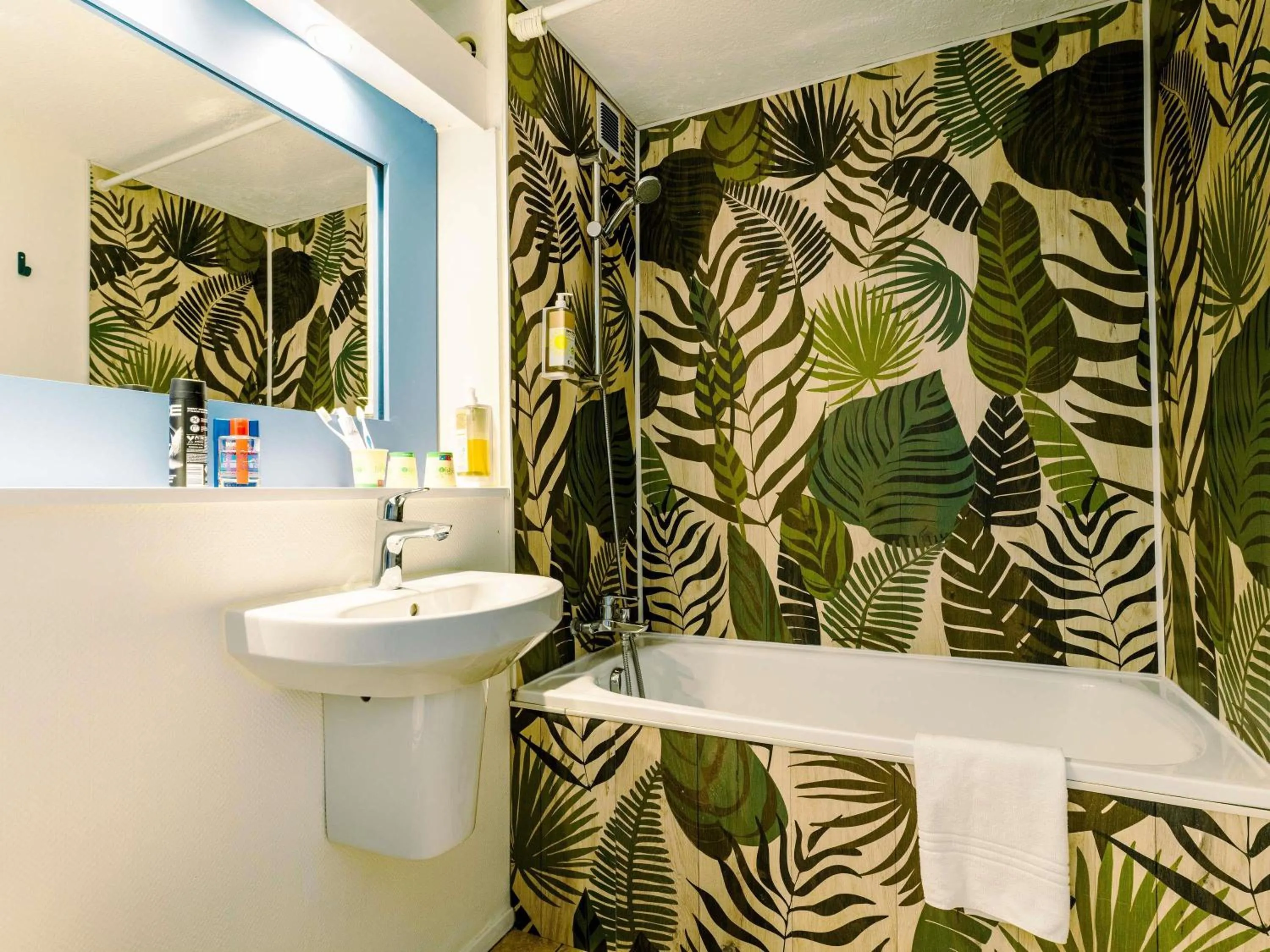 Bedroom in greet Hotel Belleville en Beaujolais A6