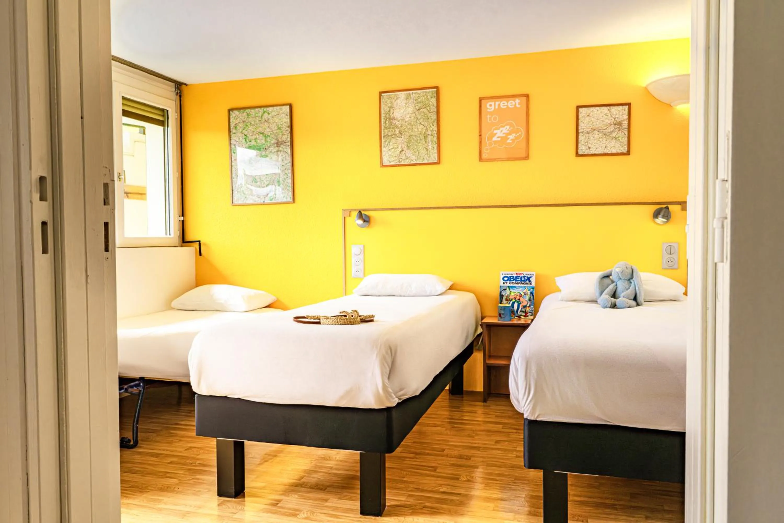 Bed in greet Hotel Belleville en Beaujolais A6