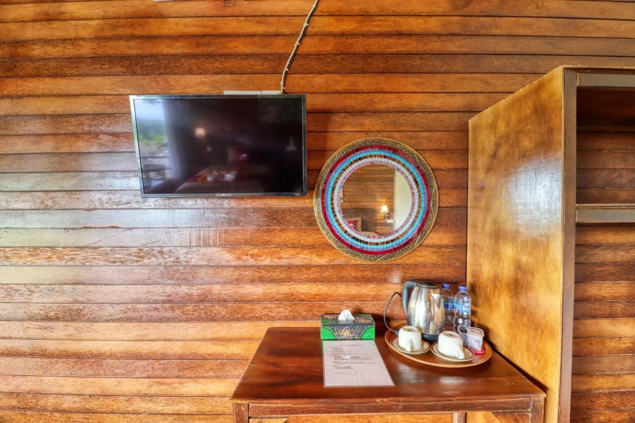 TV and multimedia in Ayu Hill Bungalows