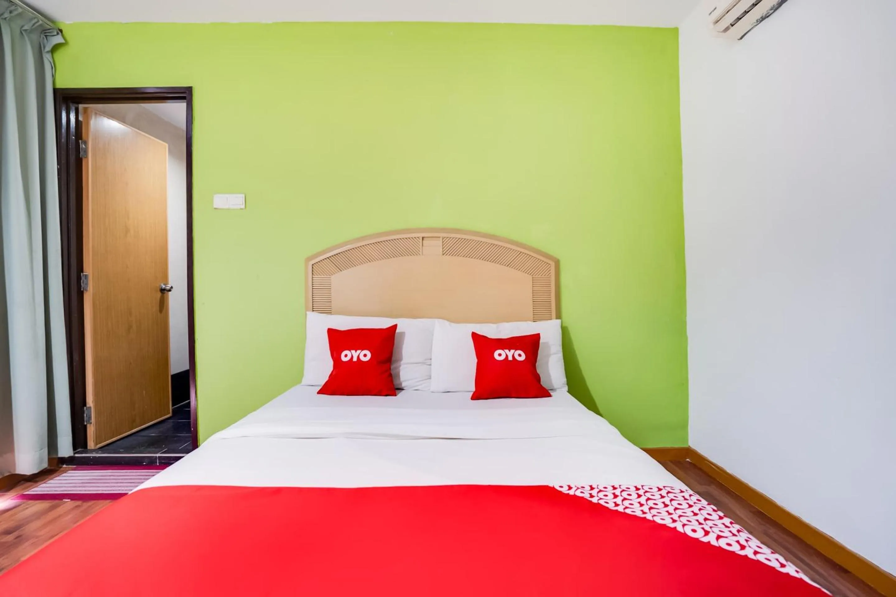 Bedroom, Bed in OYO 89652 Bjorn Boutique Hotel