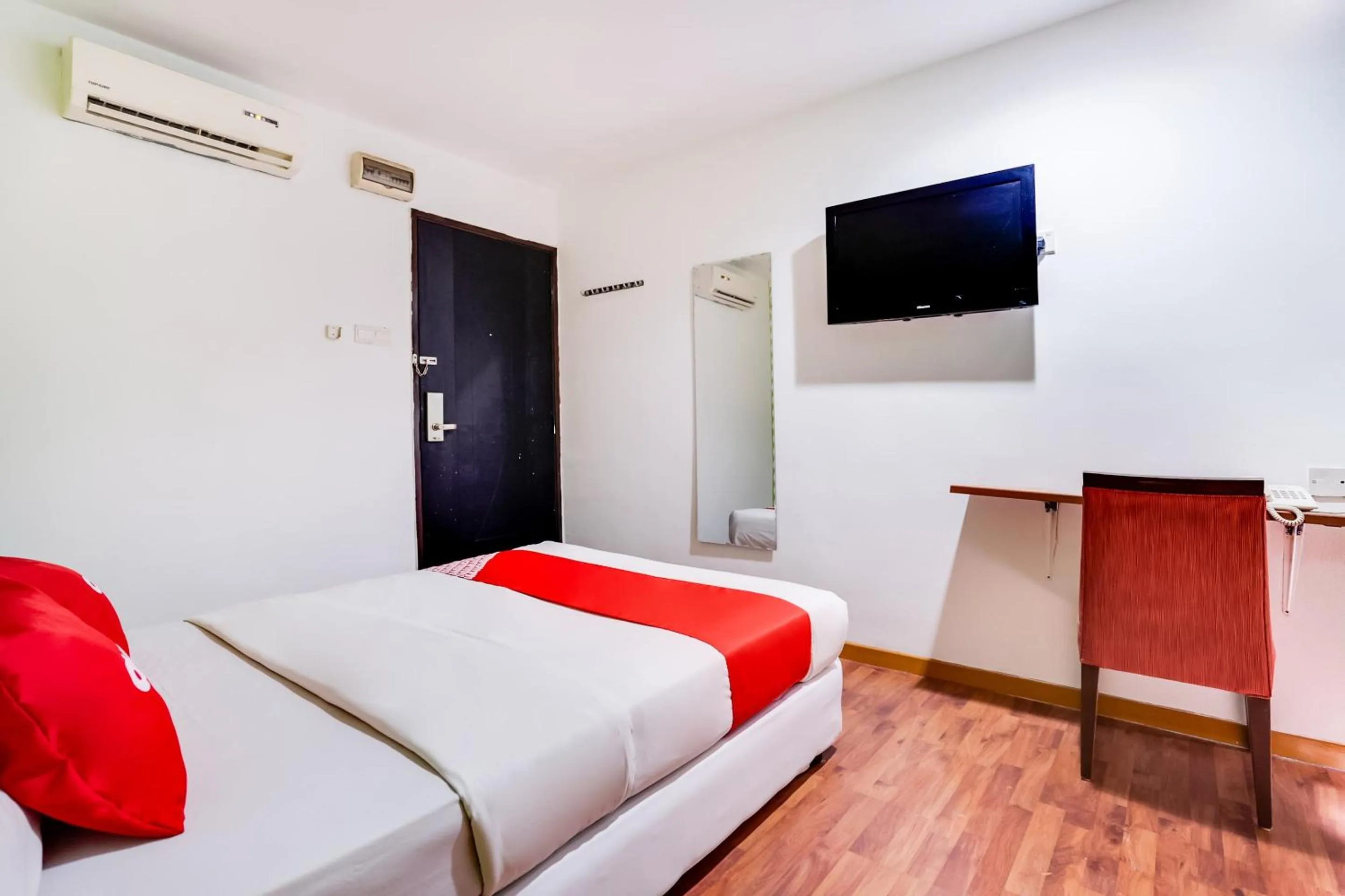 Bedroom, Bed in OYO 89652 Bjorn Boutique Hotel