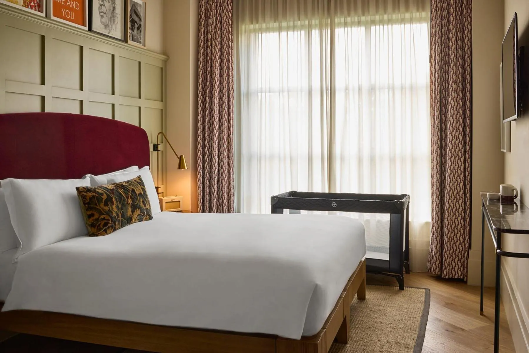 Bedroom, Bed in The Hoxton, Southwark