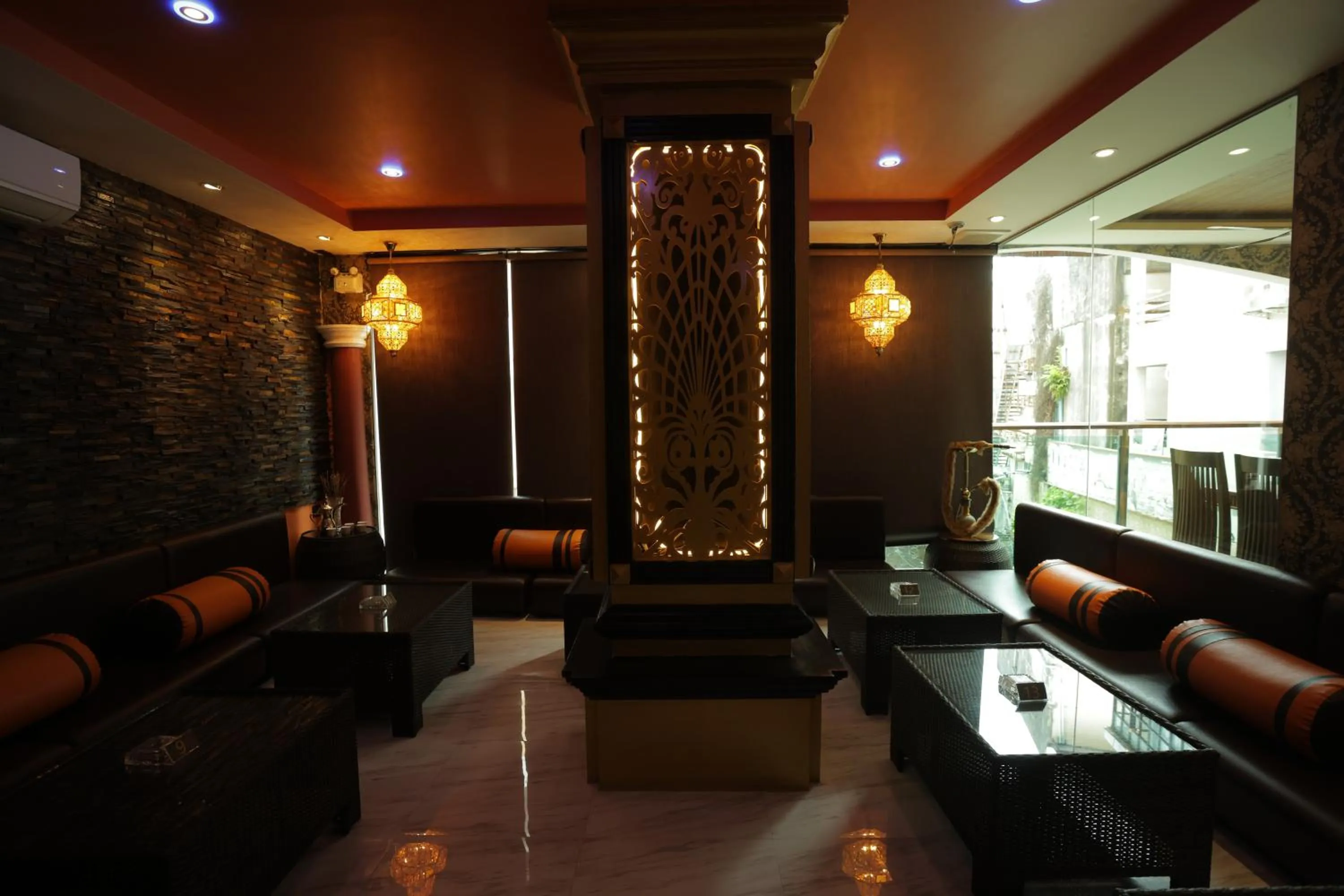 Restaurant/places to eat in BAB ALHARA HOTEL