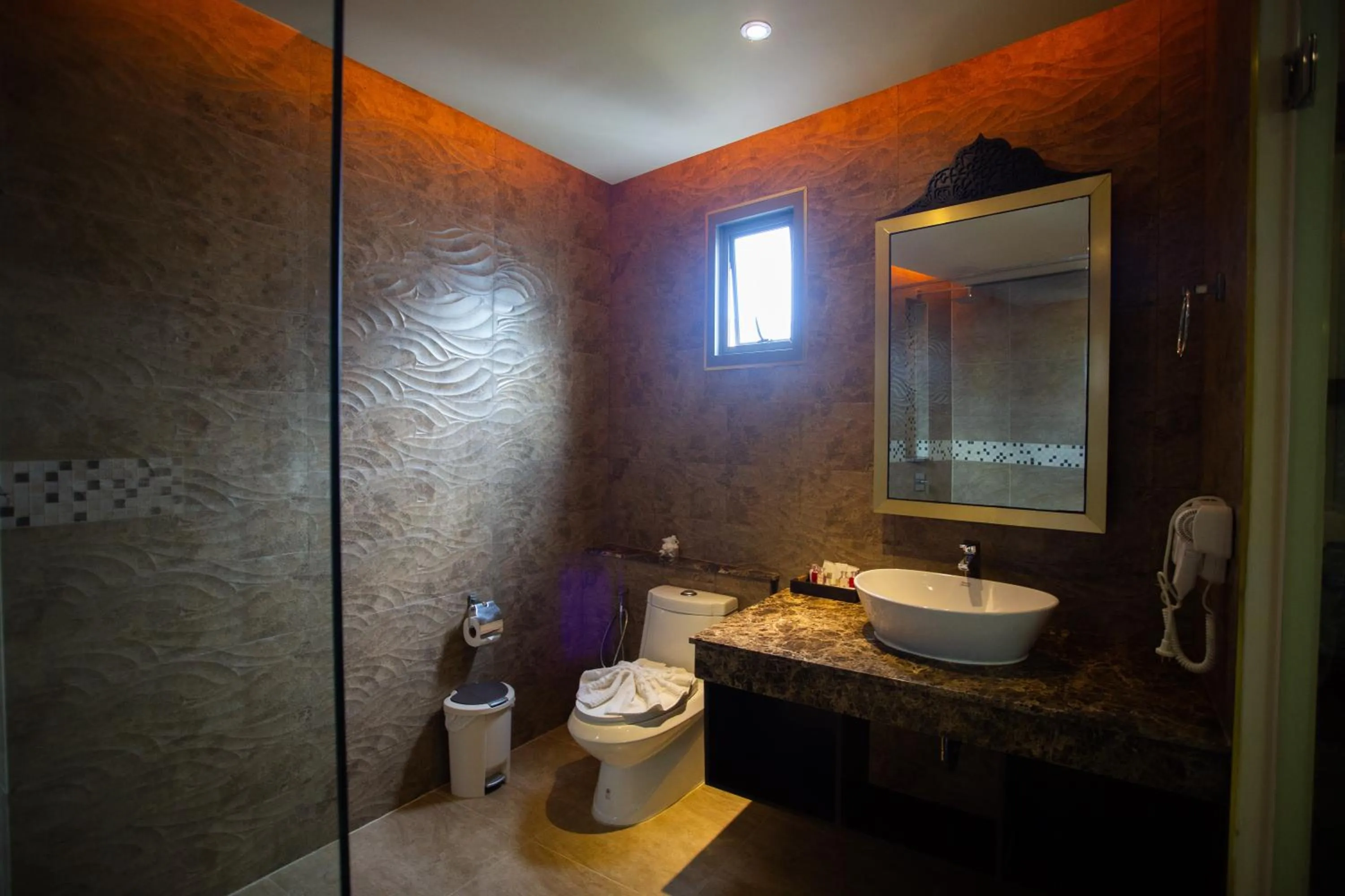 Shower in BAB ALHARA HOTEL