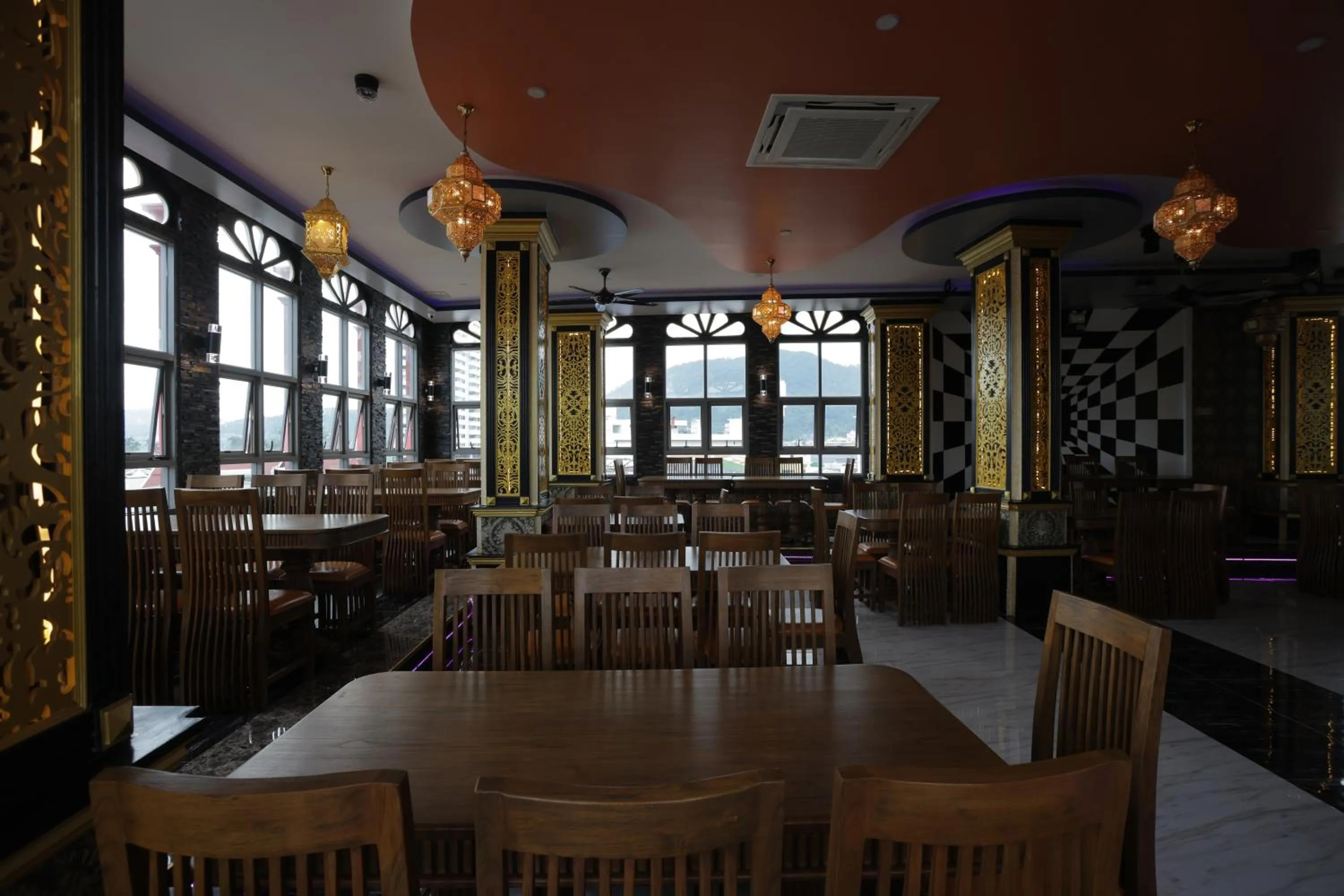 Restaurant/places to eat in BAB ALHARA HOTEL