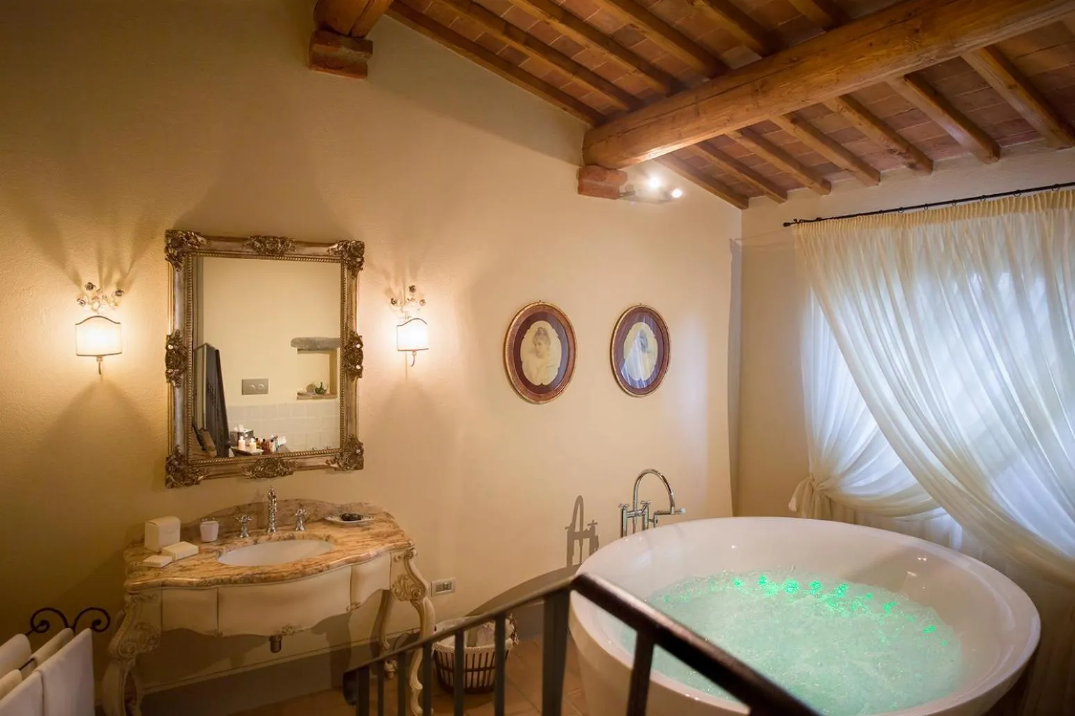 Bath in Villa San Sanino - Relais in Tuscany