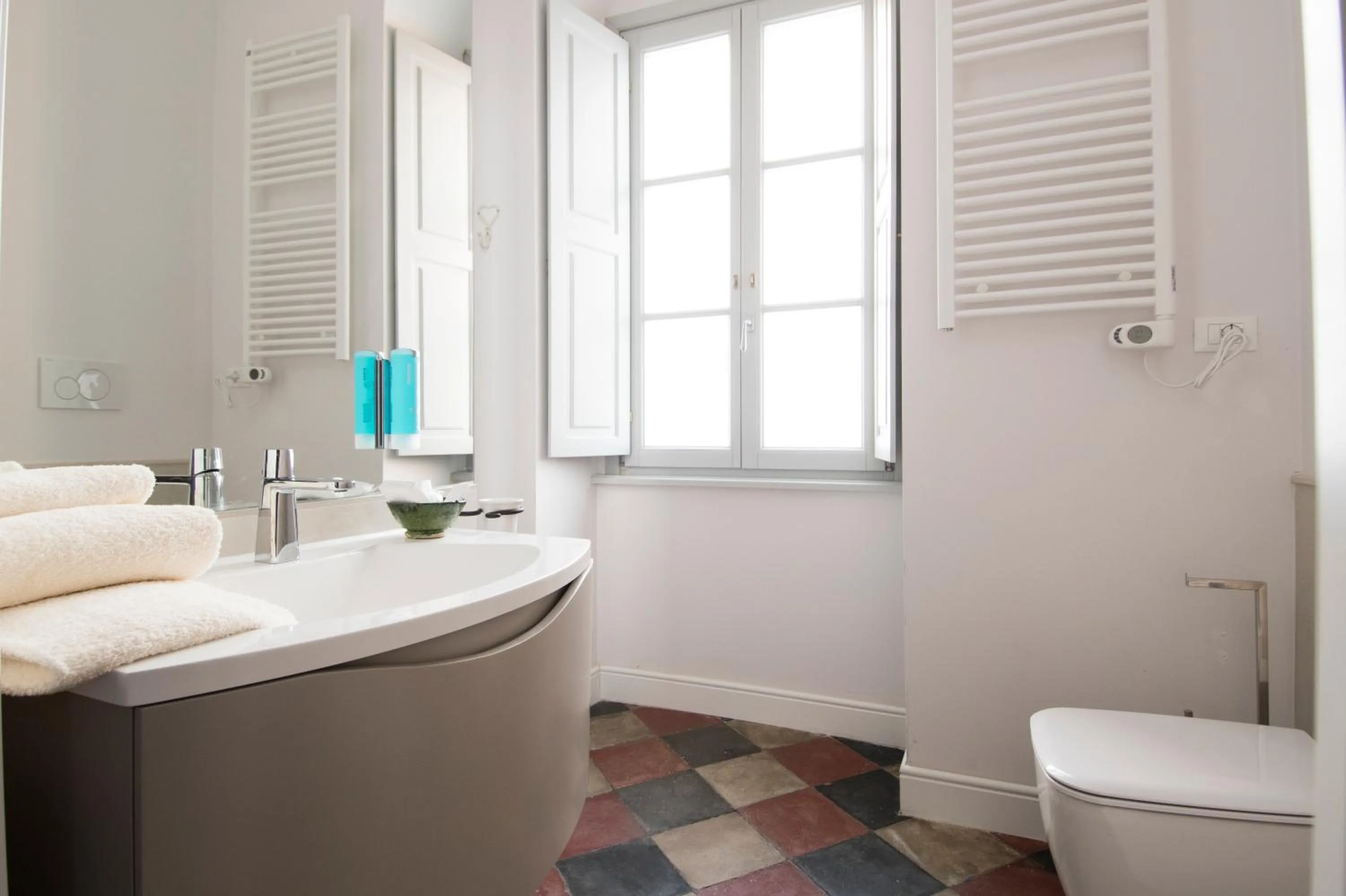 Toilet in Dimora Cummà Marì