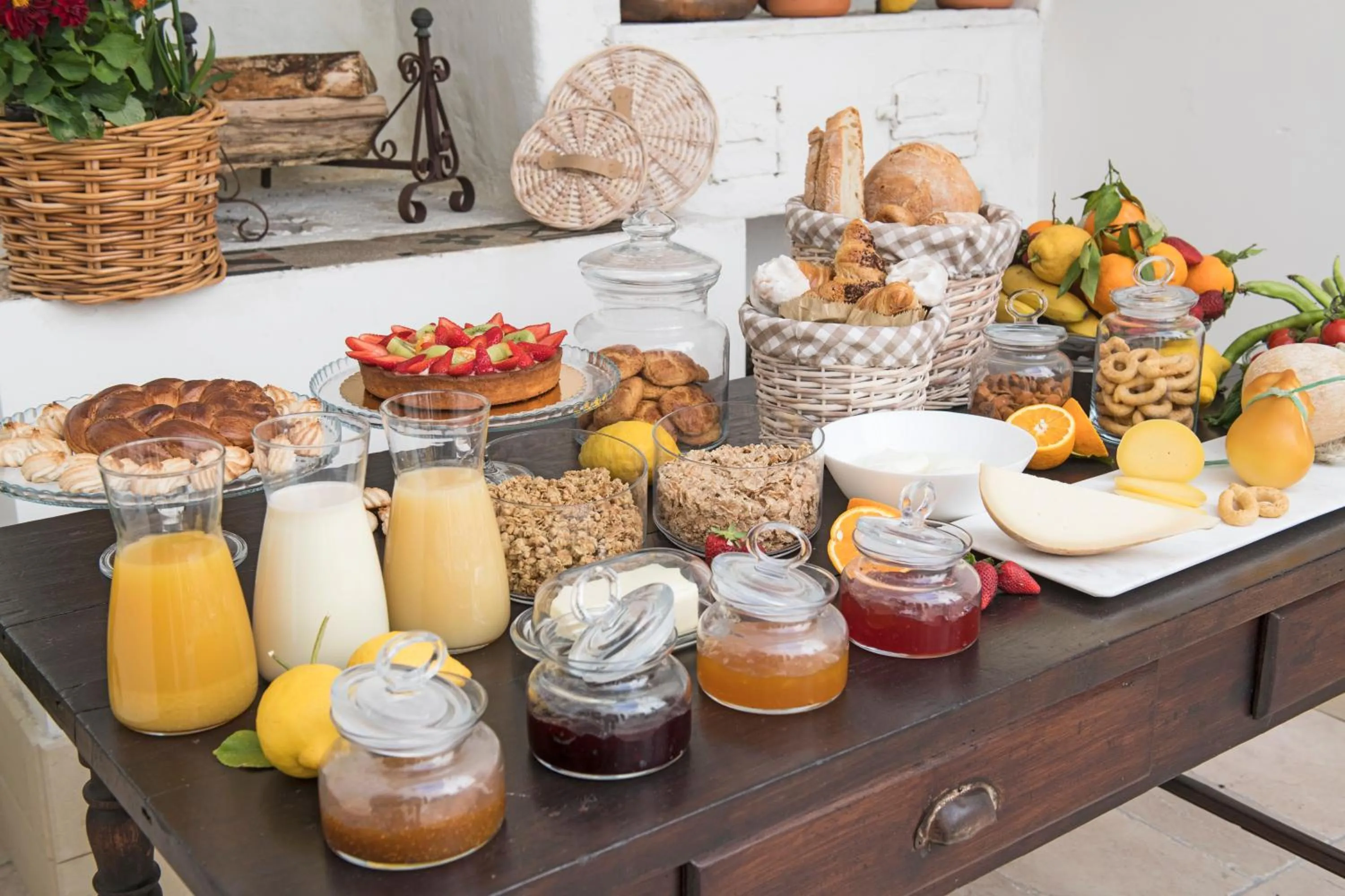 Food and drinks in Dimora Cummà Marì