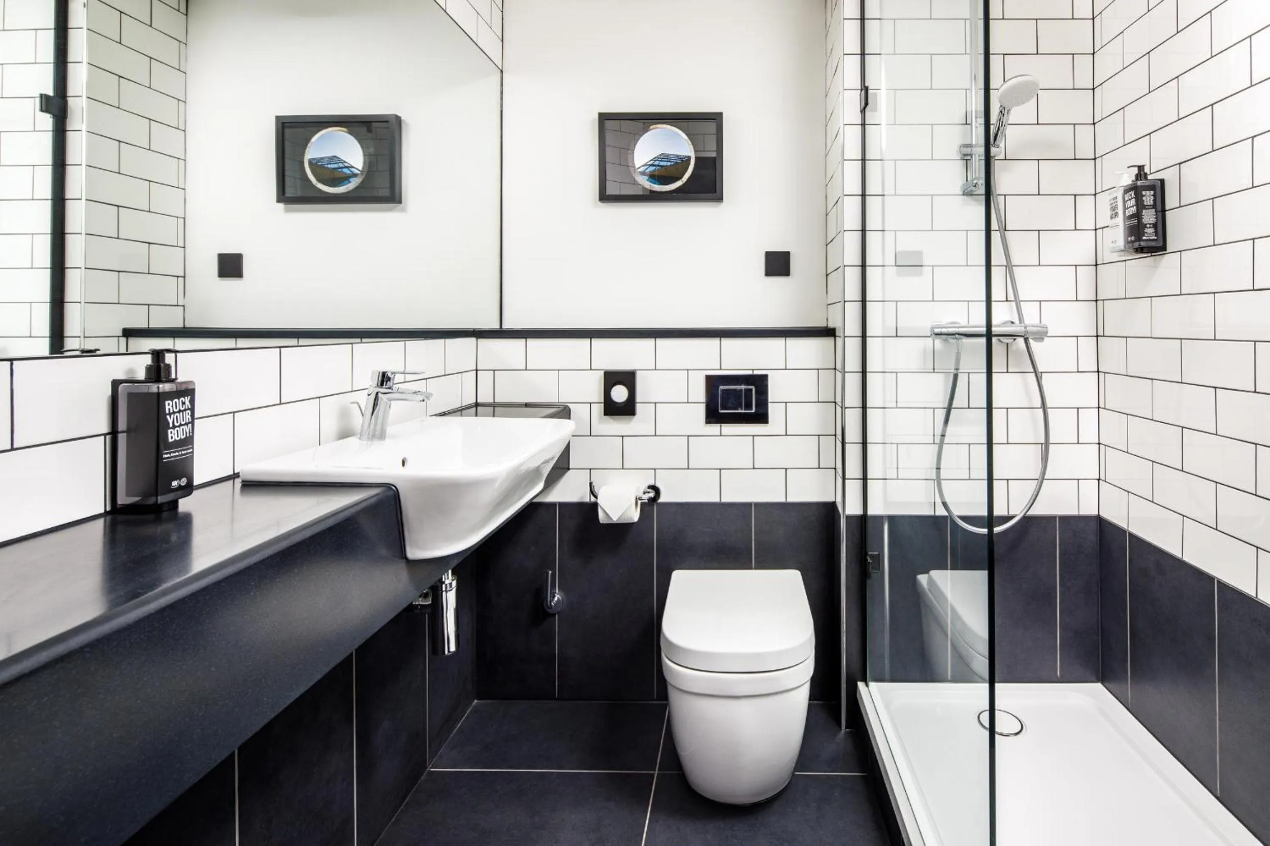 Bathroom in ibis Wakefield East-Castleford