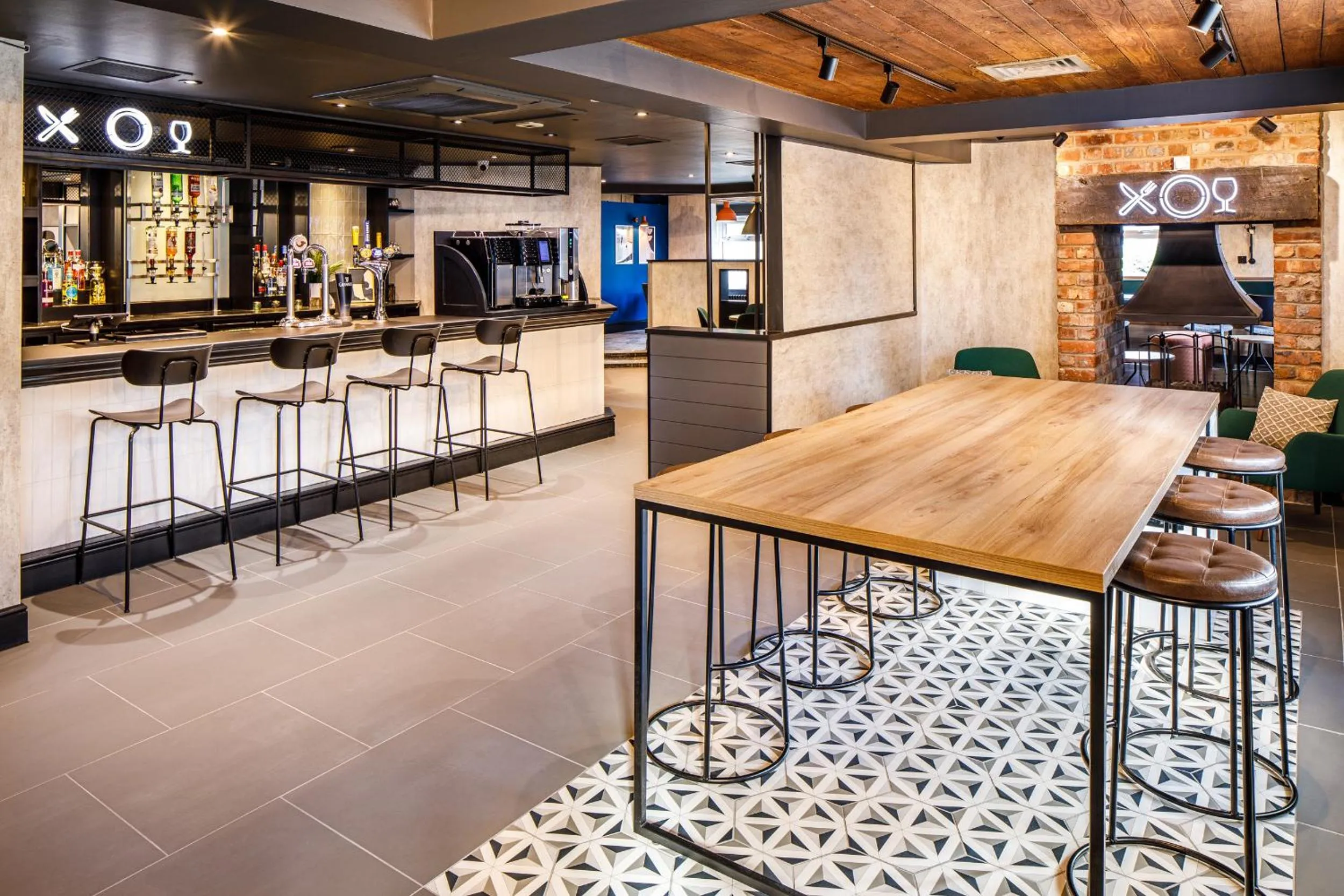 Lounge or bar in ibis Wakefield East-Castleford