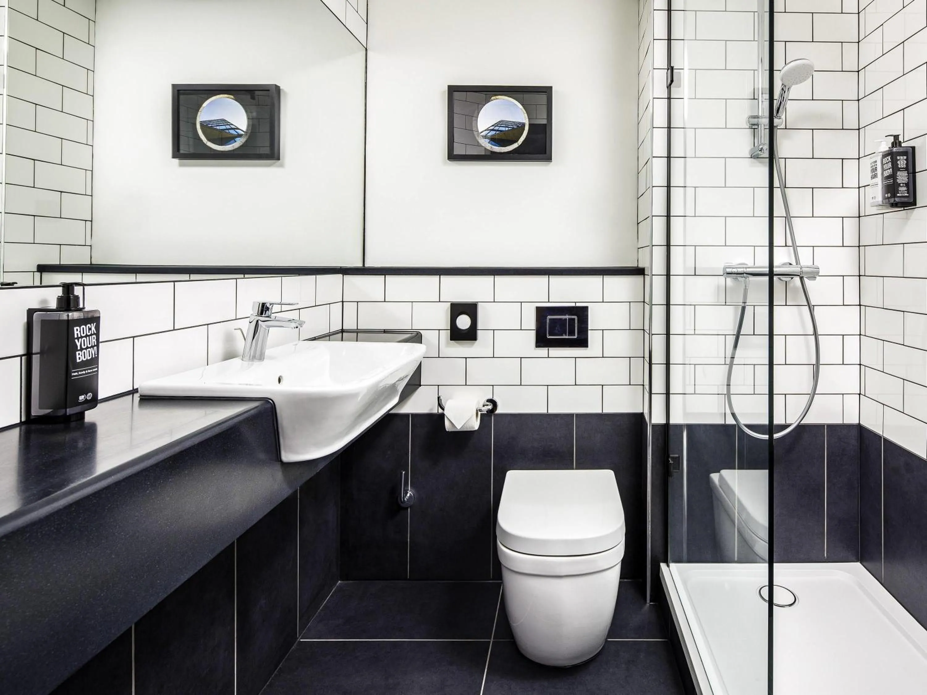 Bedroom in ibis Wakefield East-Castleford