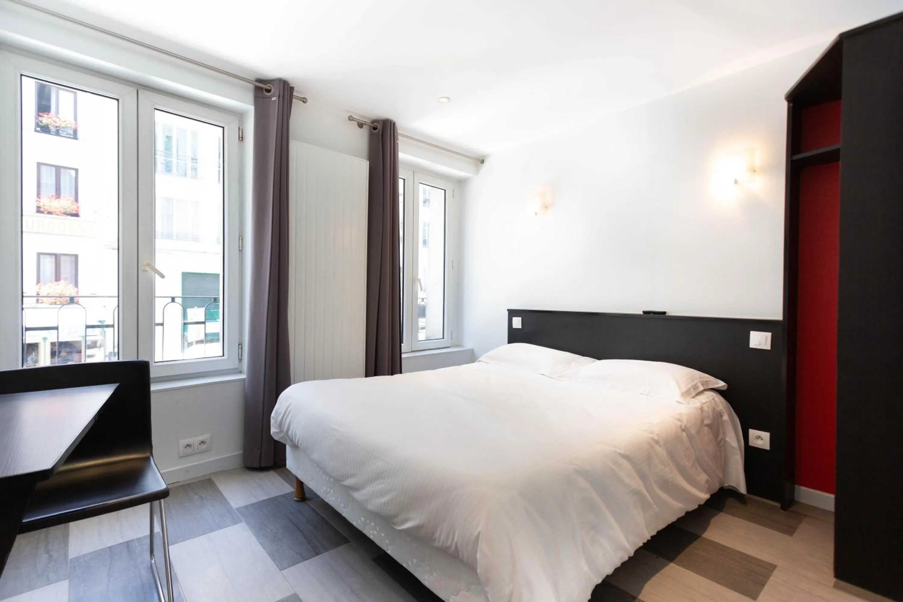 Photo of the whole room, Bed in Hotel Mimosa Paris