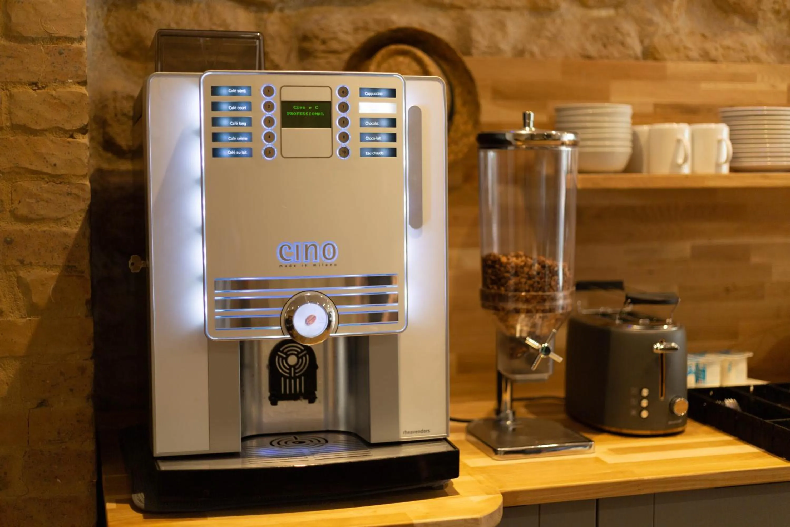 Coffee/tea facilities in Hotel Mimosa Paris