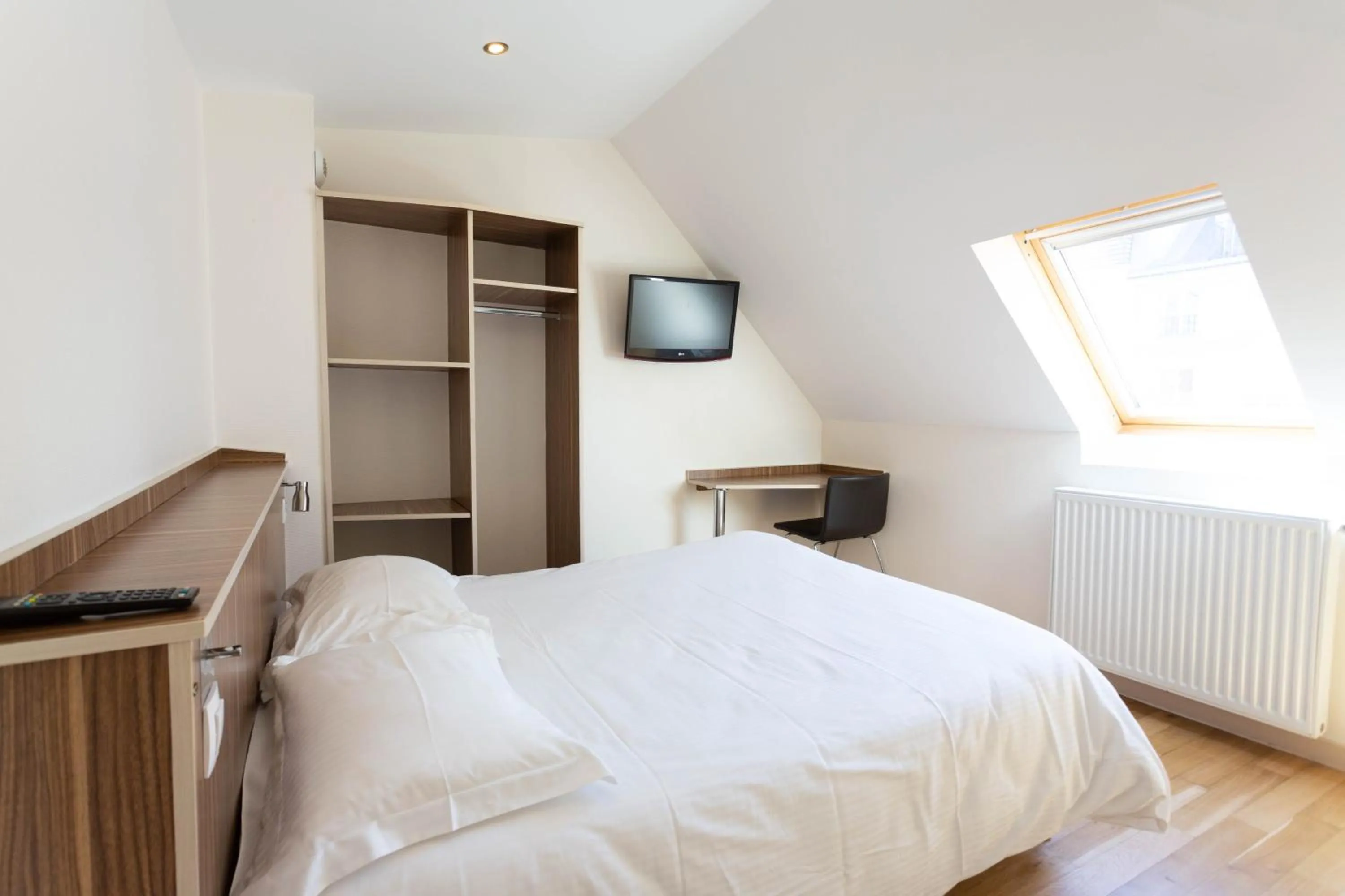 Bed in Hotel Mimosa Paris