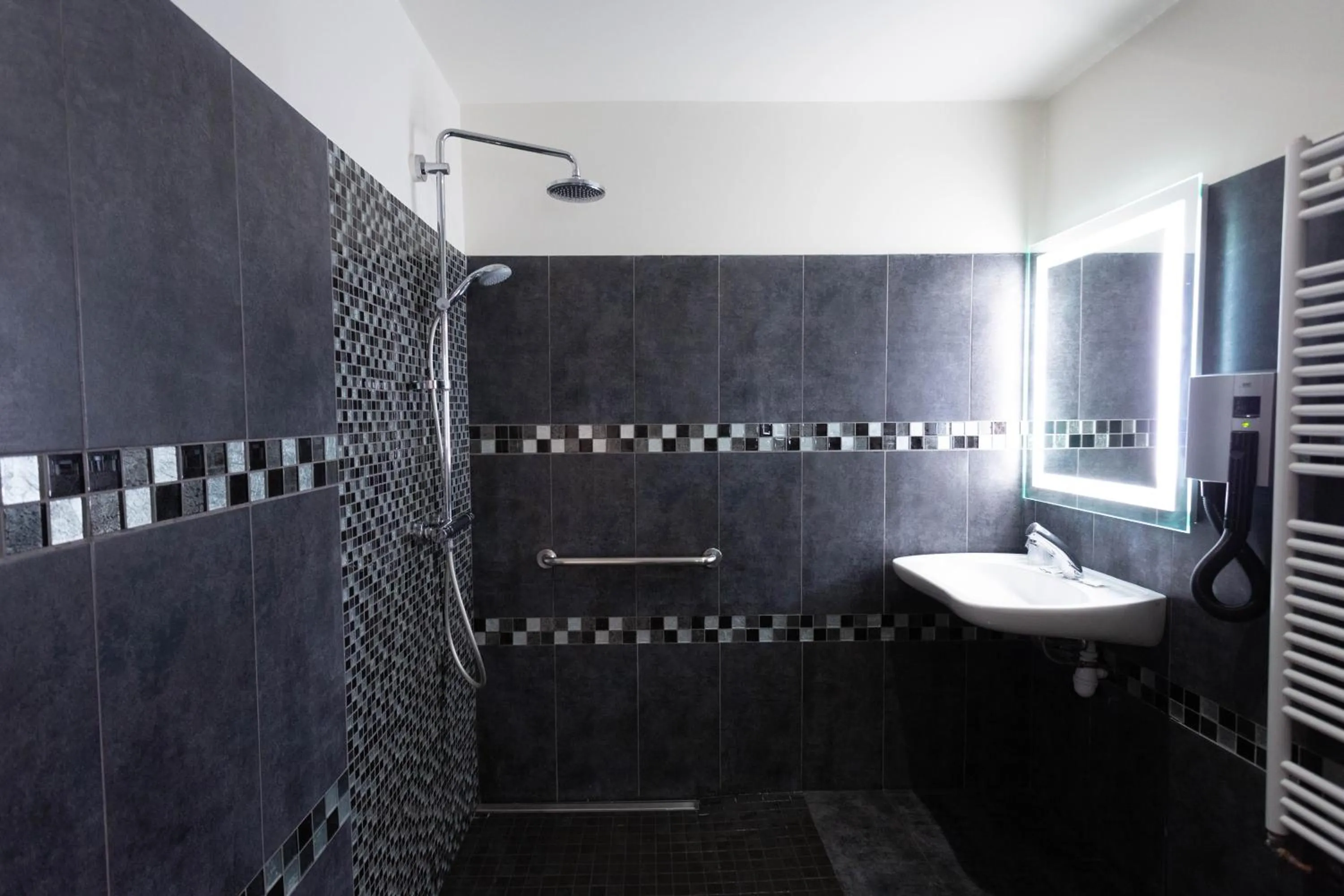 Bathroom in Hotel Mimosa Paris