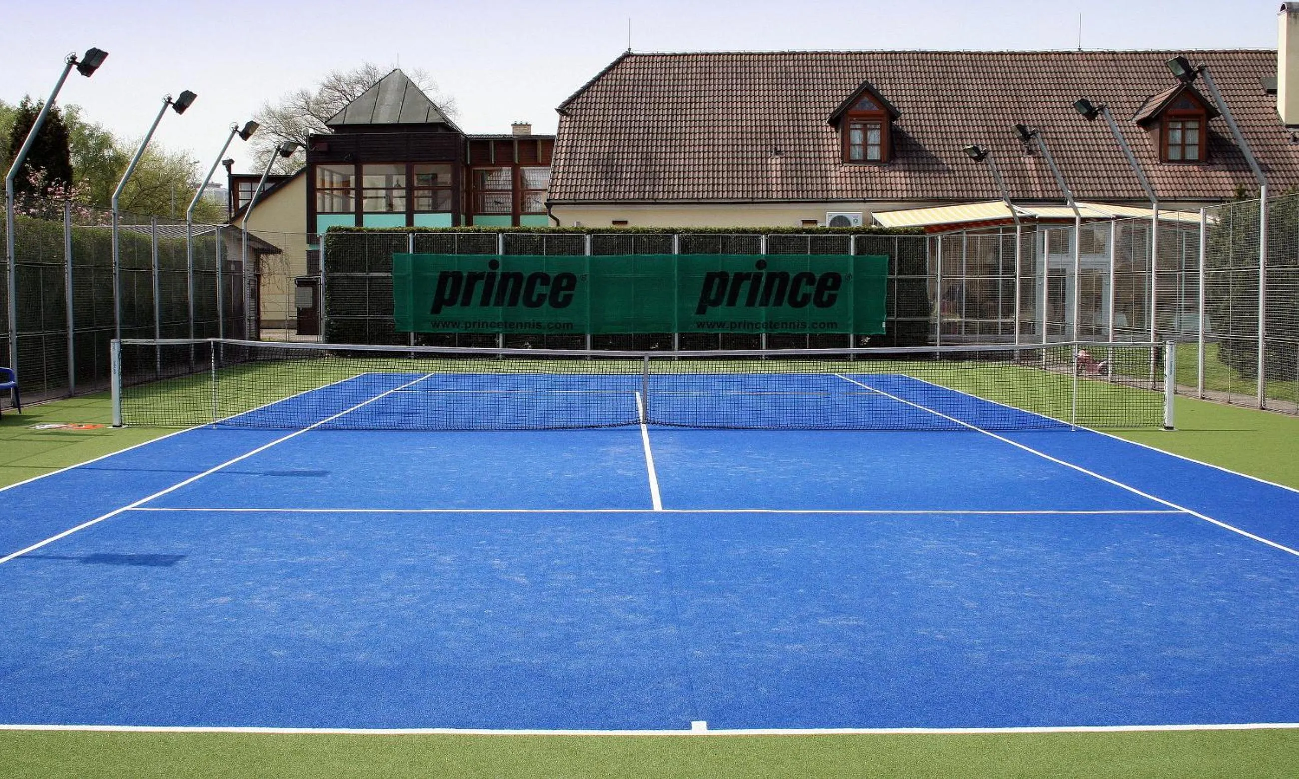 Tennis court in Hotel Baroko