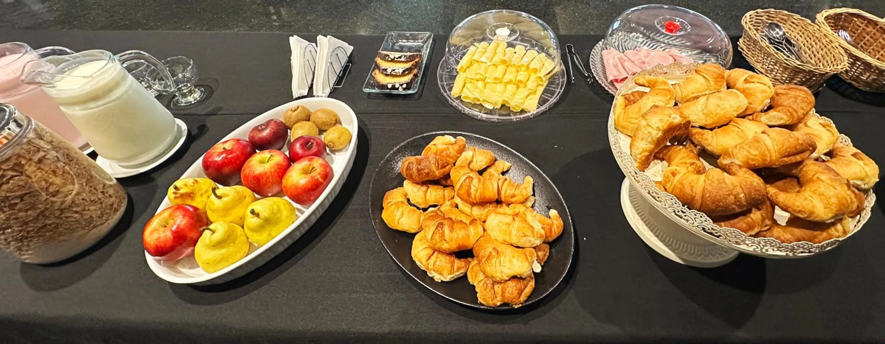 Buffet breakfast in Castelar Hotel Santa Fe