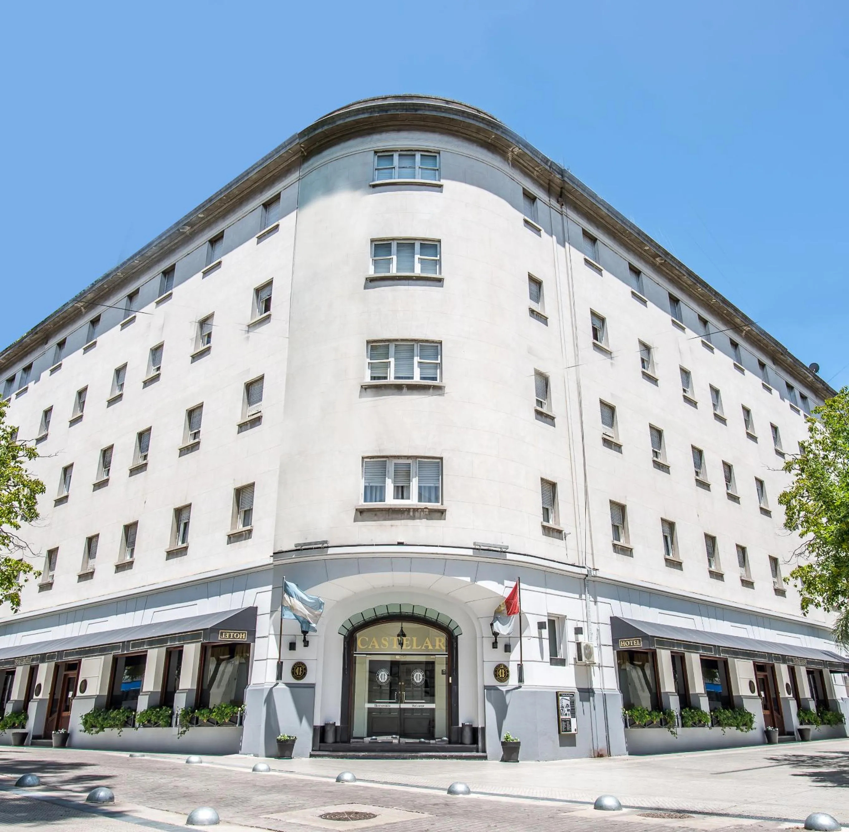 Property building in Castelar Hotel Santa Fe