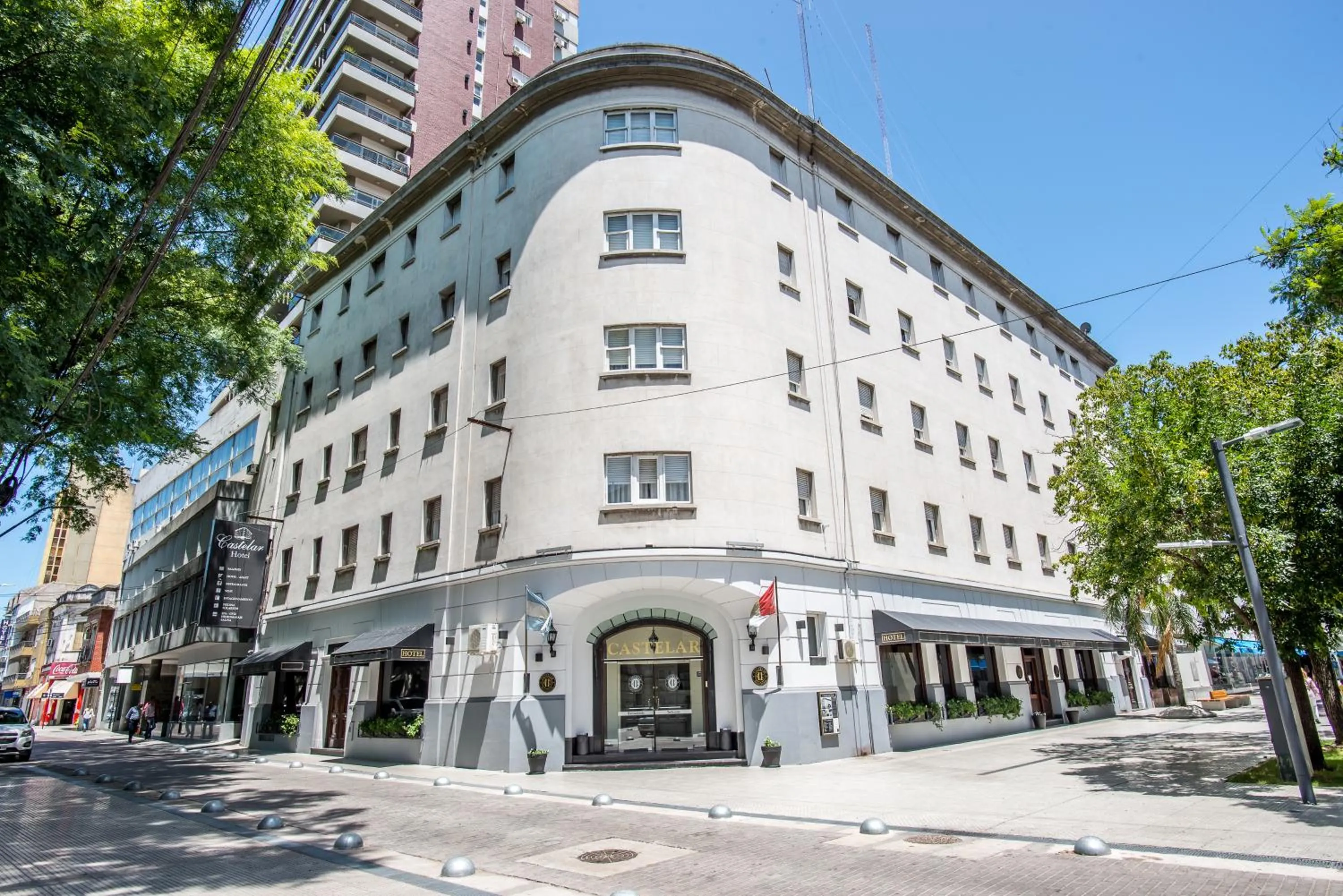 Property building in Castelar Hotel Santa Fe