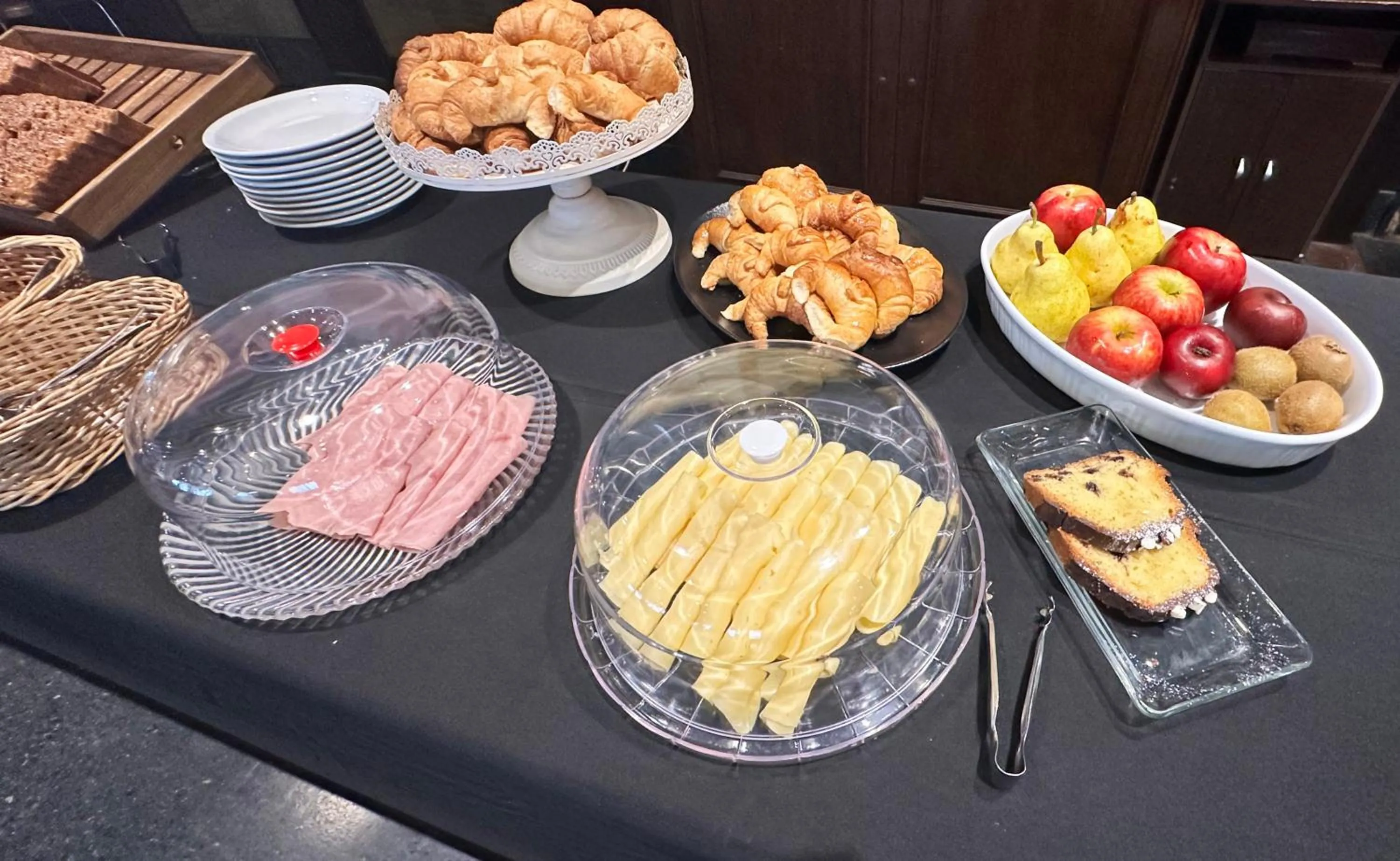 Buffet breakfast in Castelar Hotel Santa Fe