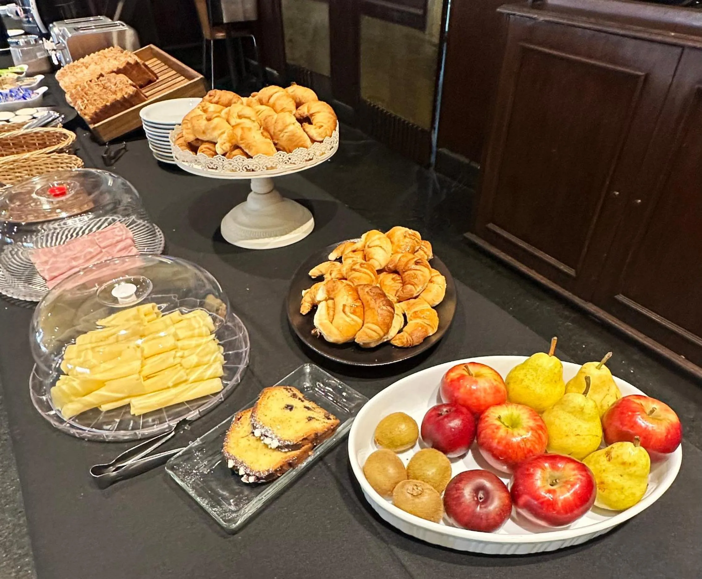 Buffet breakfast in Castelar Hotel Santa Fe