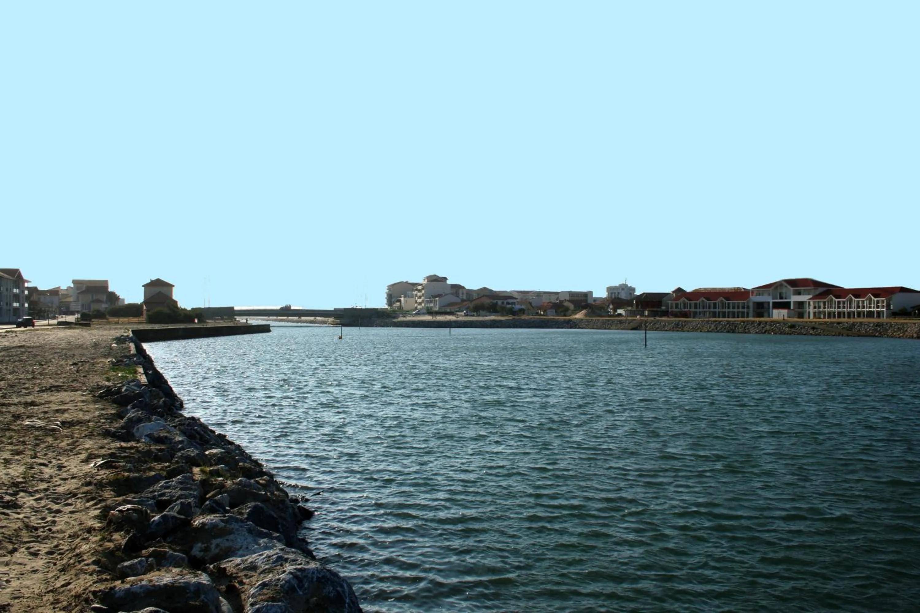 Area and facilities in Single Fin Hotel & Lodge