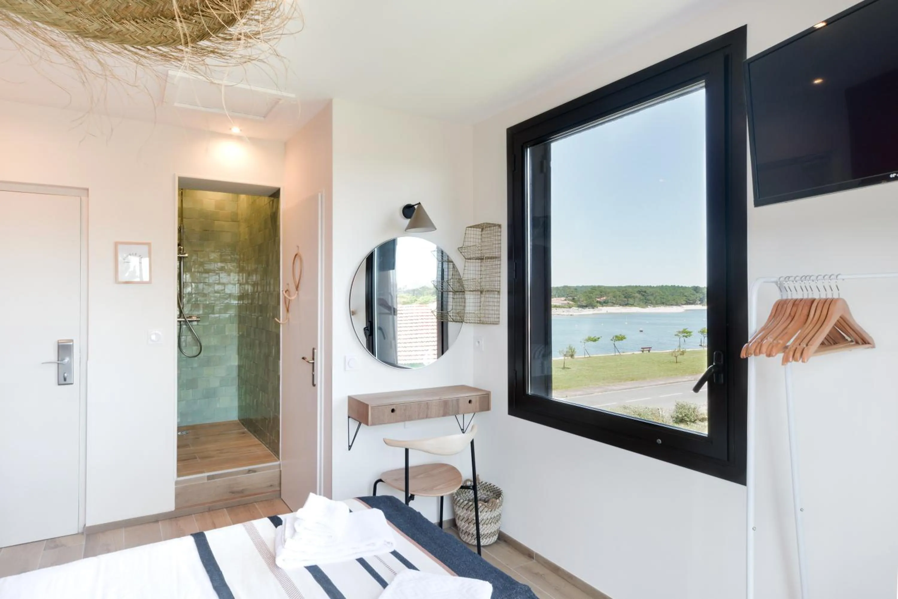 Bed in Single Fin Hotel & Lodge