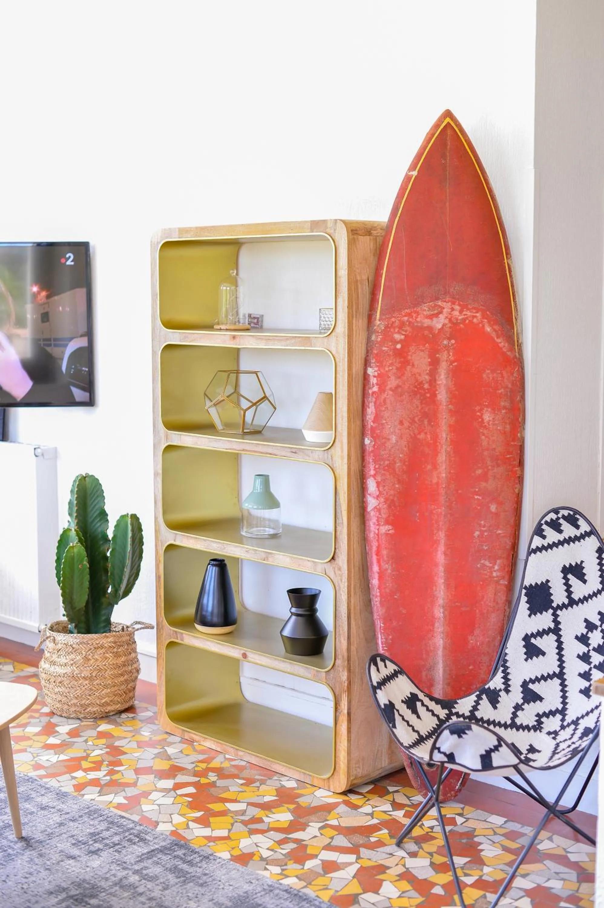 Communal lounge/ TV room in Single Fin Hotel & Lodge