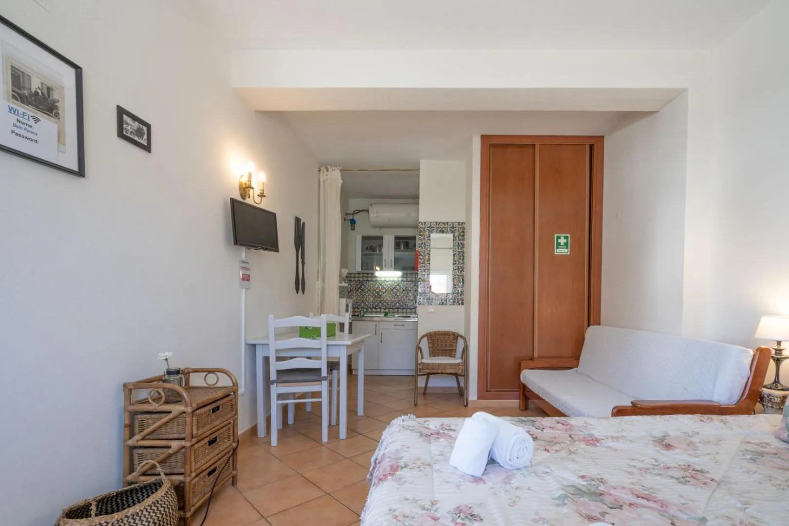 Bedroom, Bed in Bem Parece by Umbral