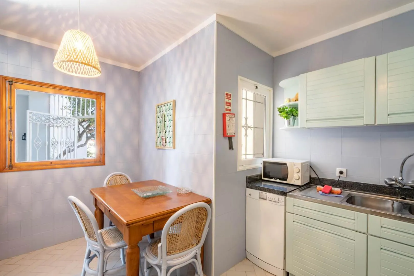 Kitchen or kitchenette in Bem Parece by Umbral