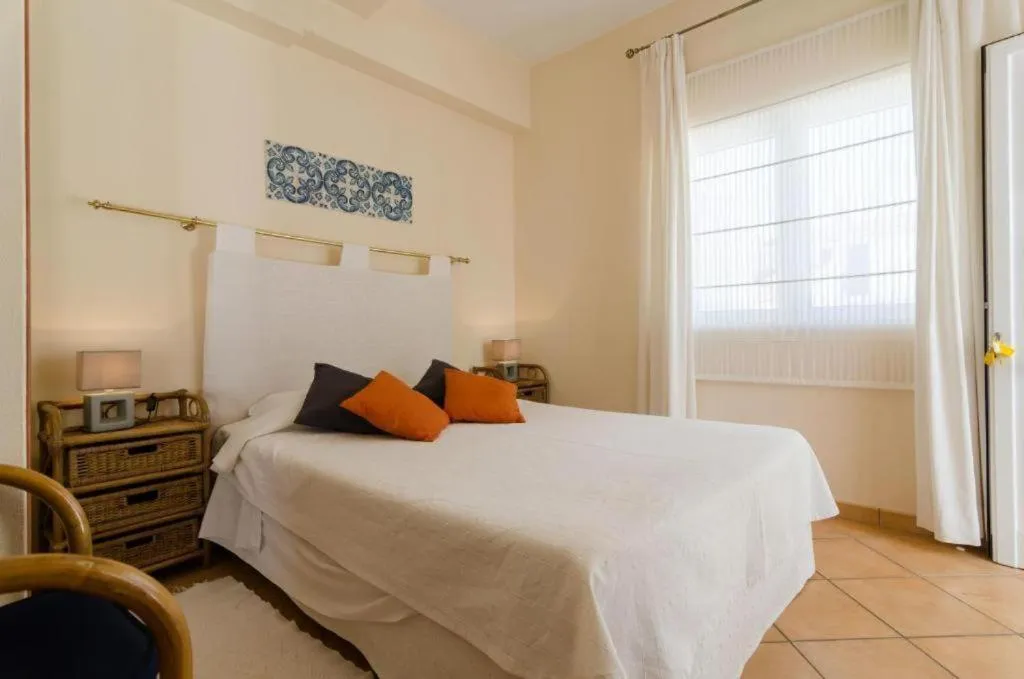 Bedroom, Bed in Bem Parece by Umbral