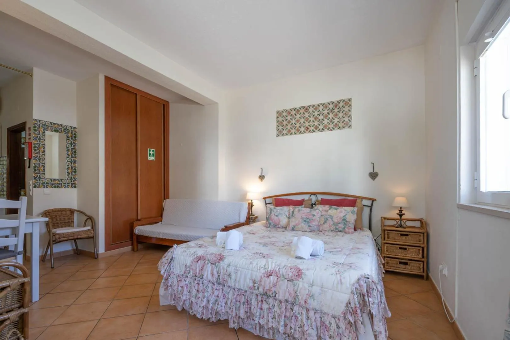 Bedroom, Bed in Bem Parece by Umbral