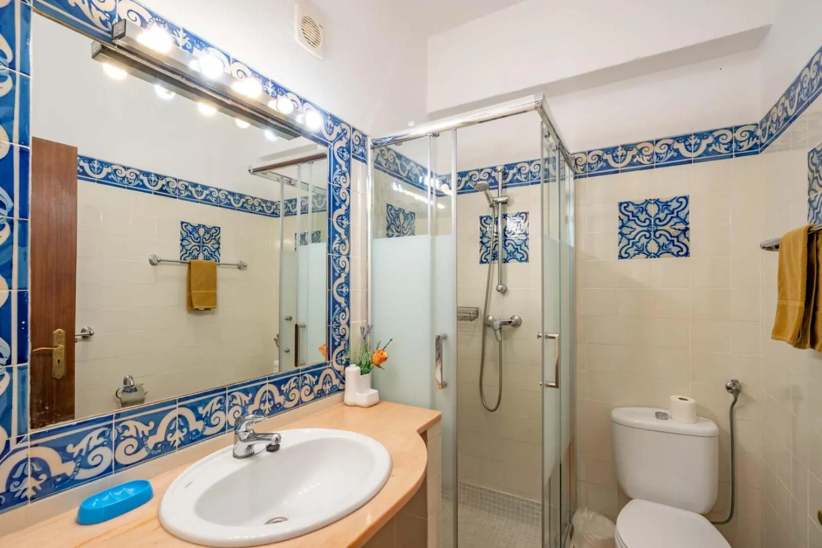 Bathroom in Bem Parece by Umbral