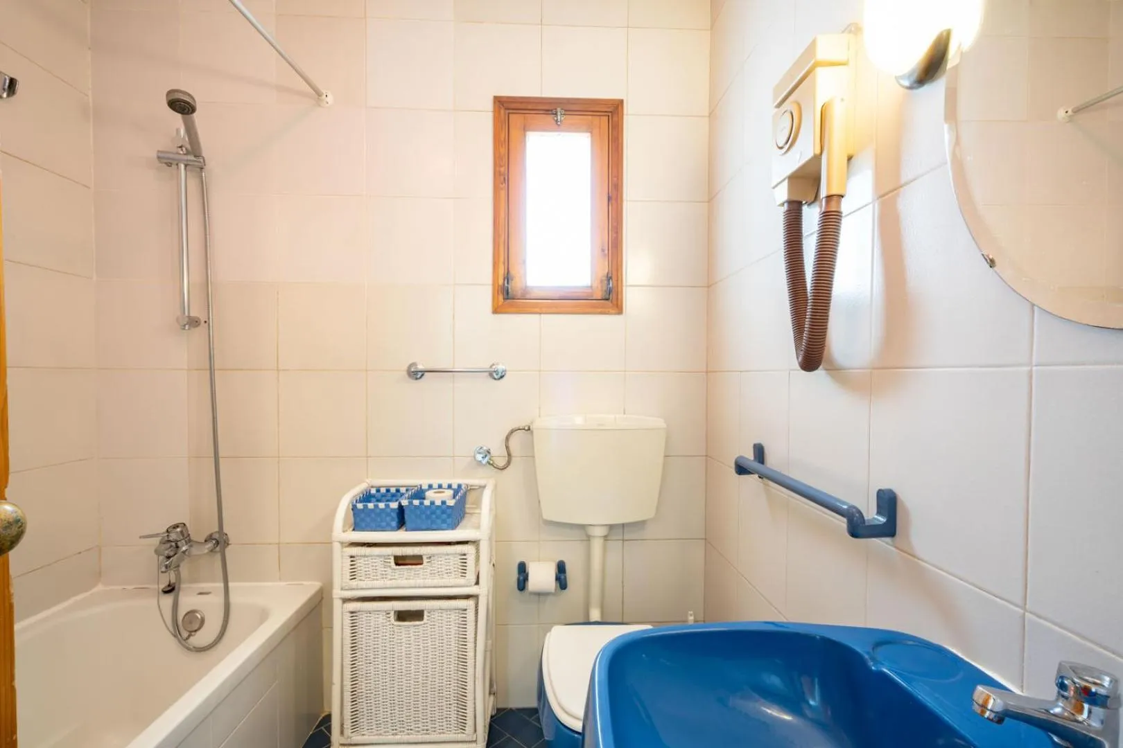 Bathroom in Bem Parece by Umbral