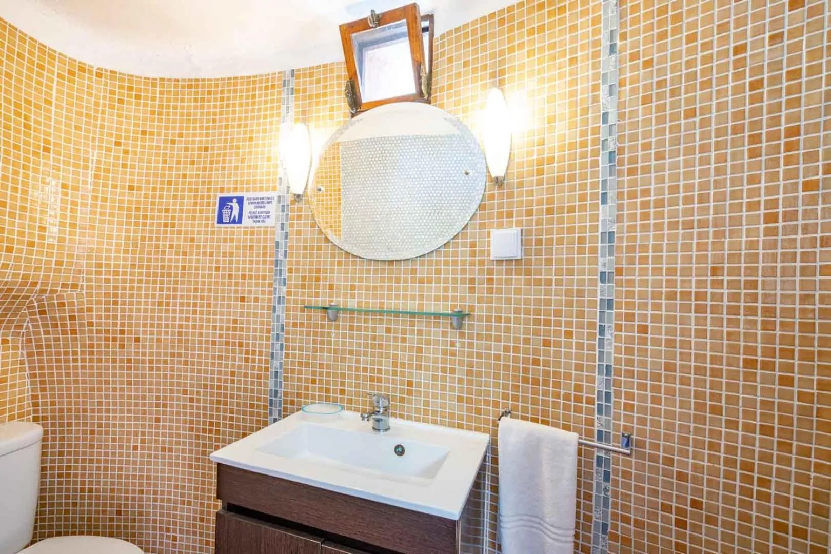 Bathroom in Bem Parece by Umbral