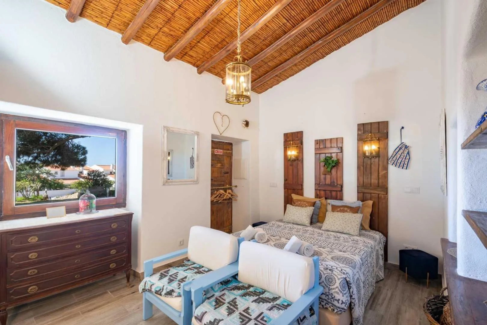 Bedroom in Bem Parece by Umbral