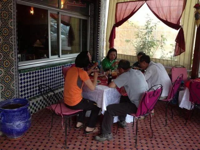 Restaurant/places to eat in Hôtel Tijani