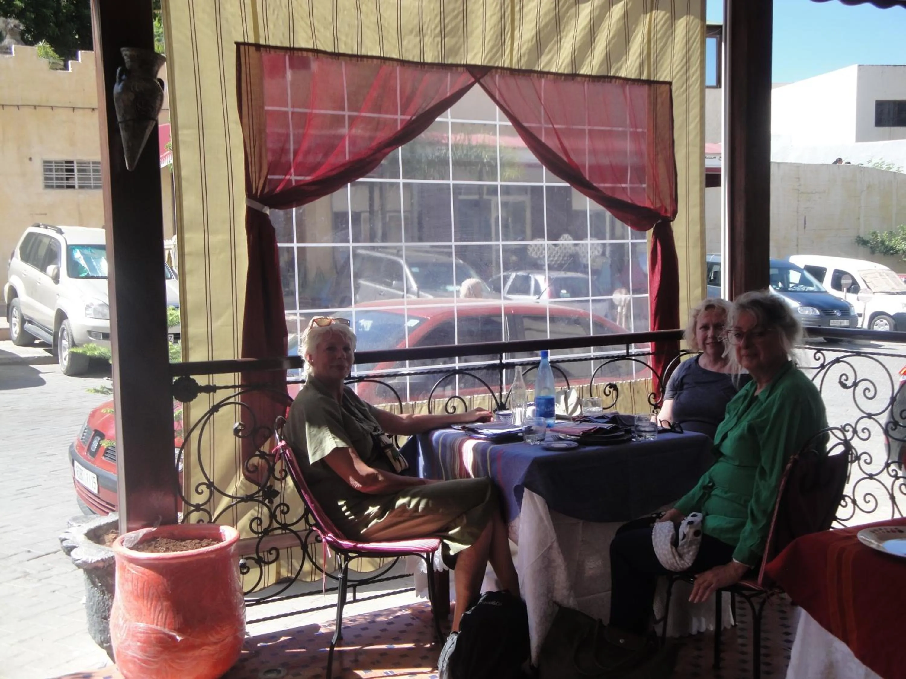 Restaurant/places to eat in Hôtel Tijani