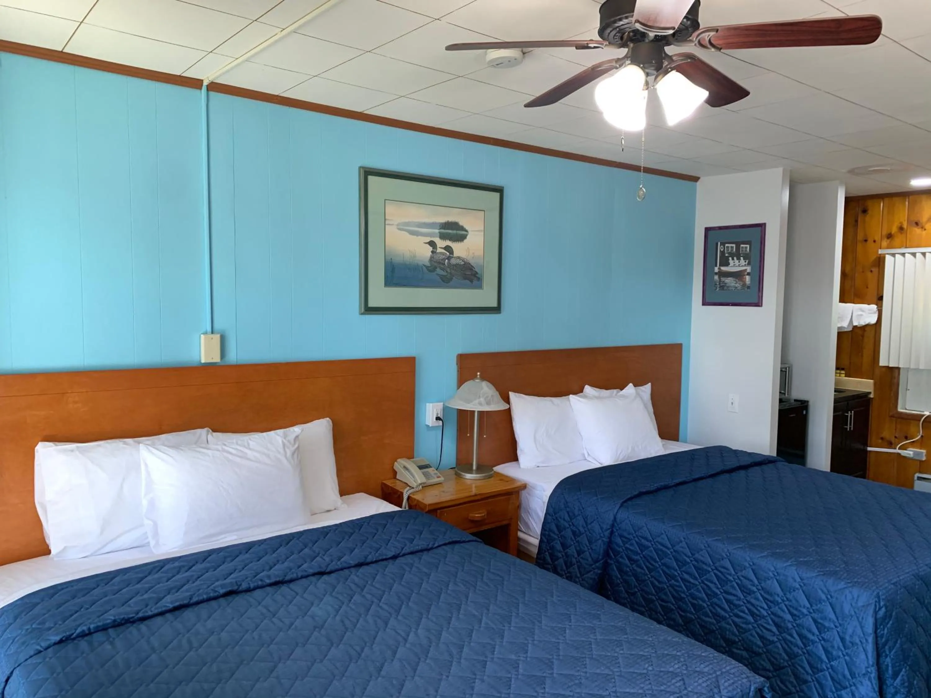 Bed in Town & Country Motel