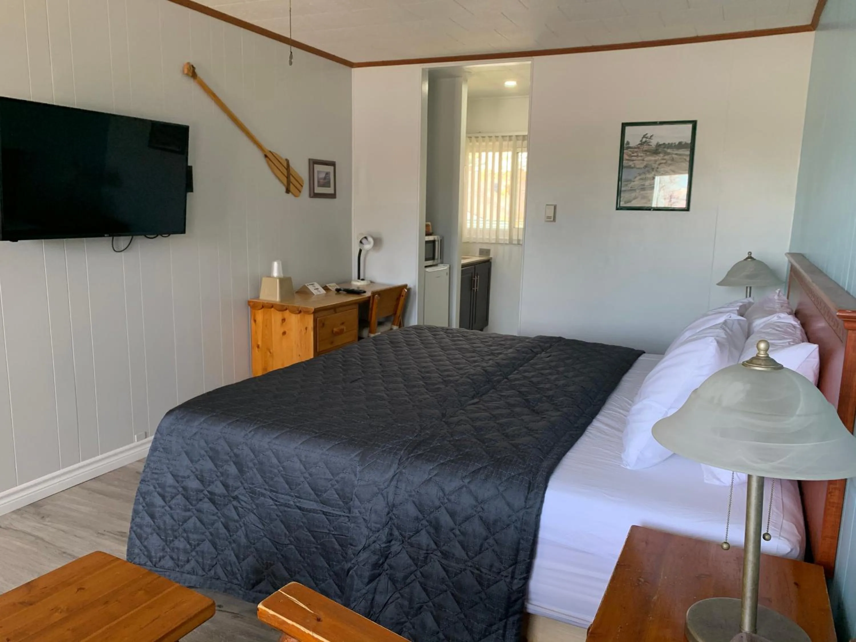 Bed in Town & Country Motel