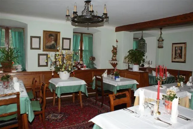 Restaurant/places to eat in Gasthof Hohlwegwirt