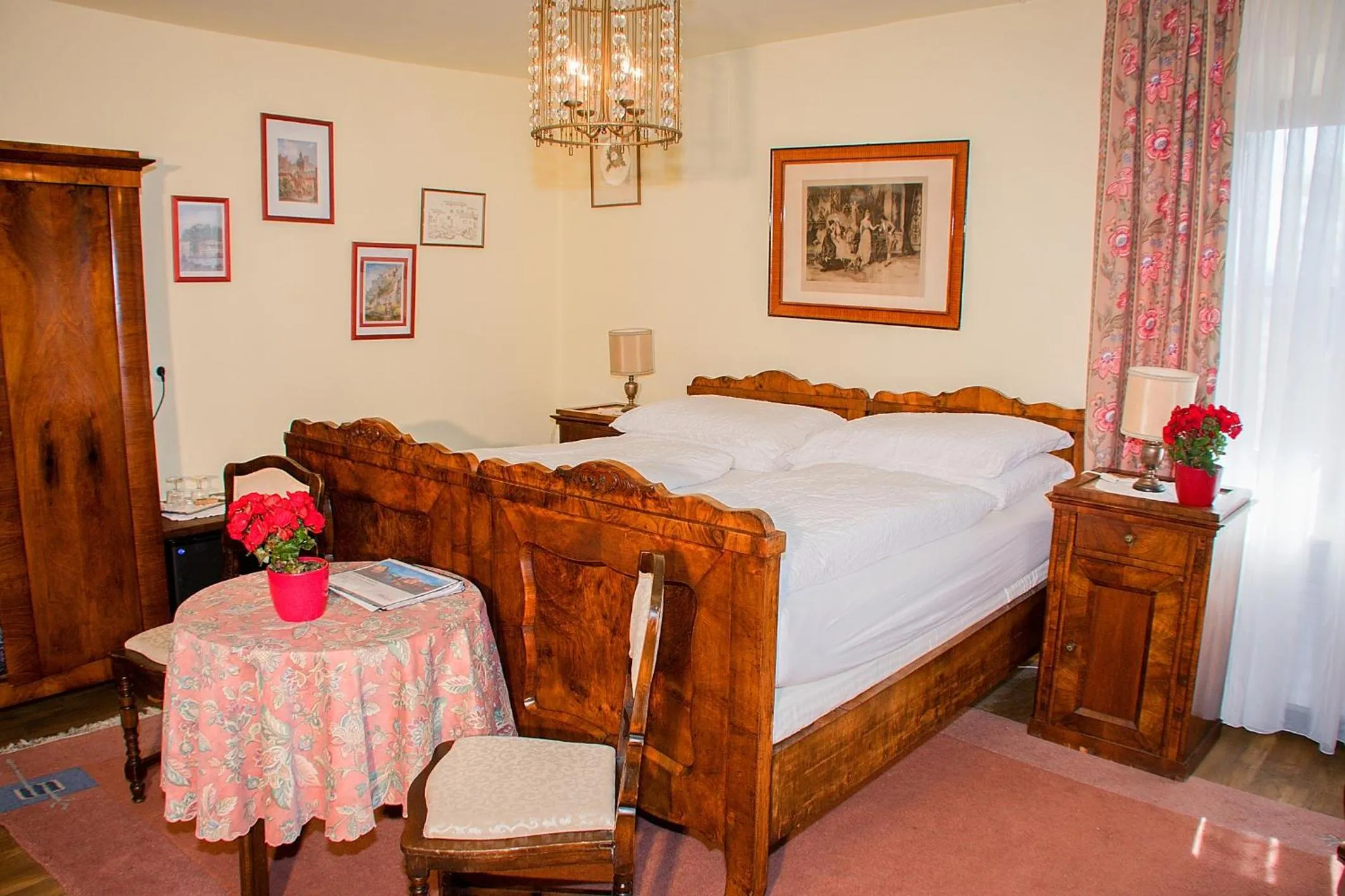 Bed in Gasthof Hohlwegwirt