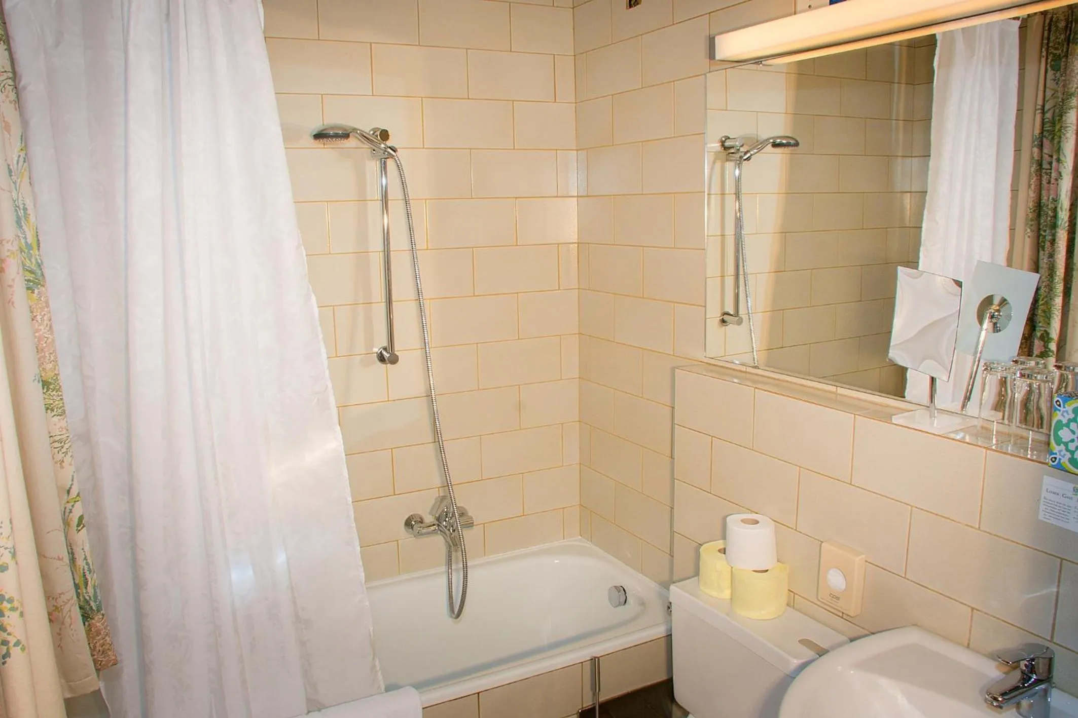 Shower in Gasthof Hohlwegwirt