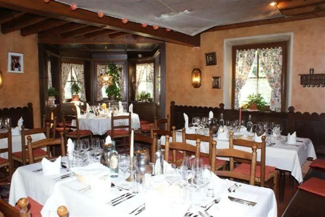 Restaurant/places to eat in Gasthof Hohlwegwirt