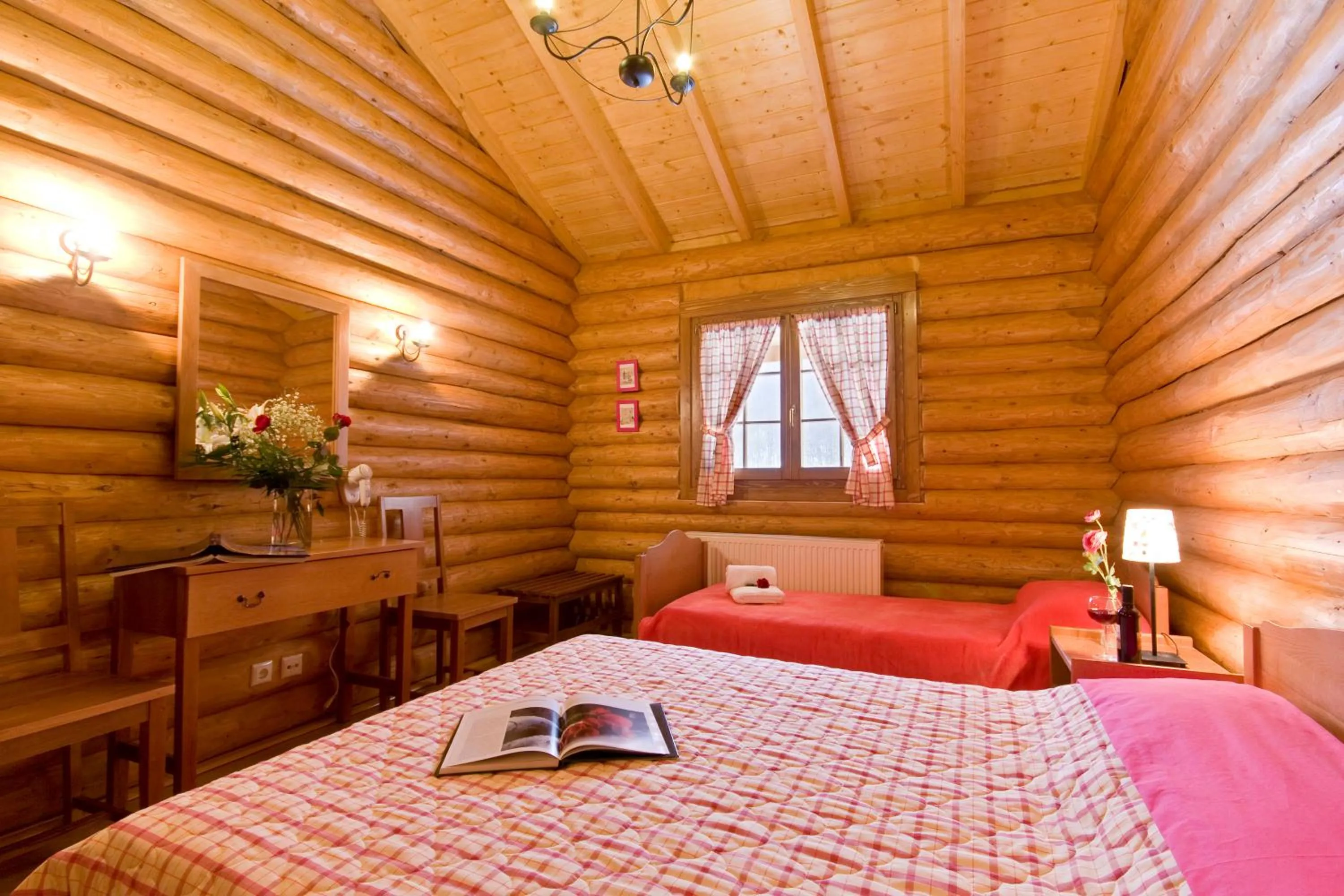 Bed in Sfendamos Wood Village