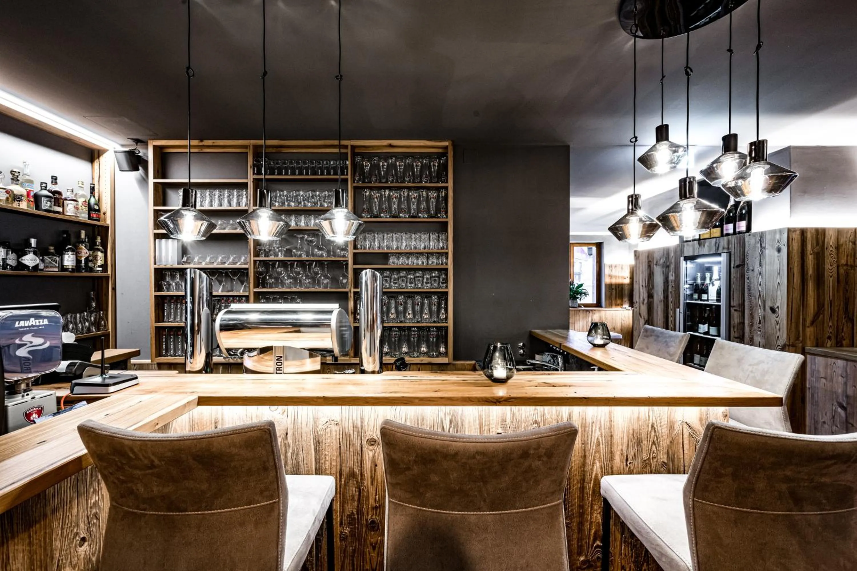Restaurant/places to eat in ALMMONTE SENSUM SUITES - Funky Living Hotel